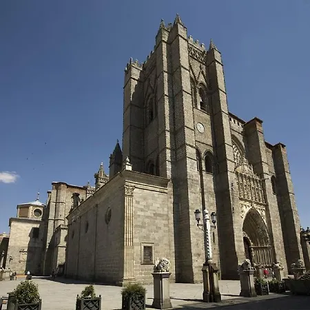 Apartamentos Turisticos Avila La Catedral Exterior photo