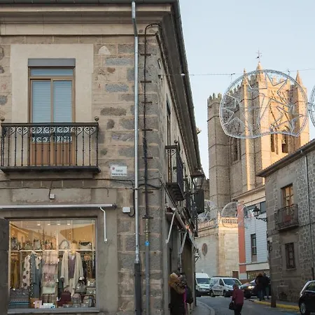Apartamentos Turisticos Avila La Catedral Exterior photo